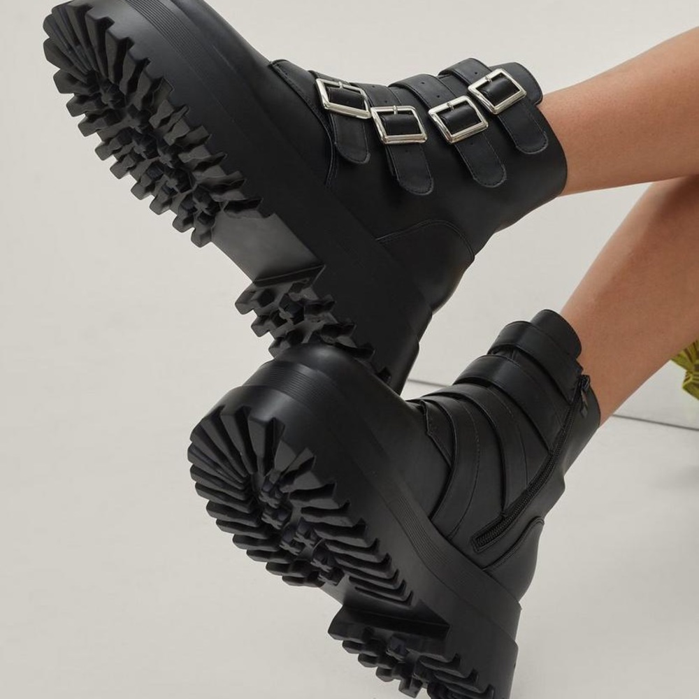 NWOT Chunky Leather Biker Boots Nastygal